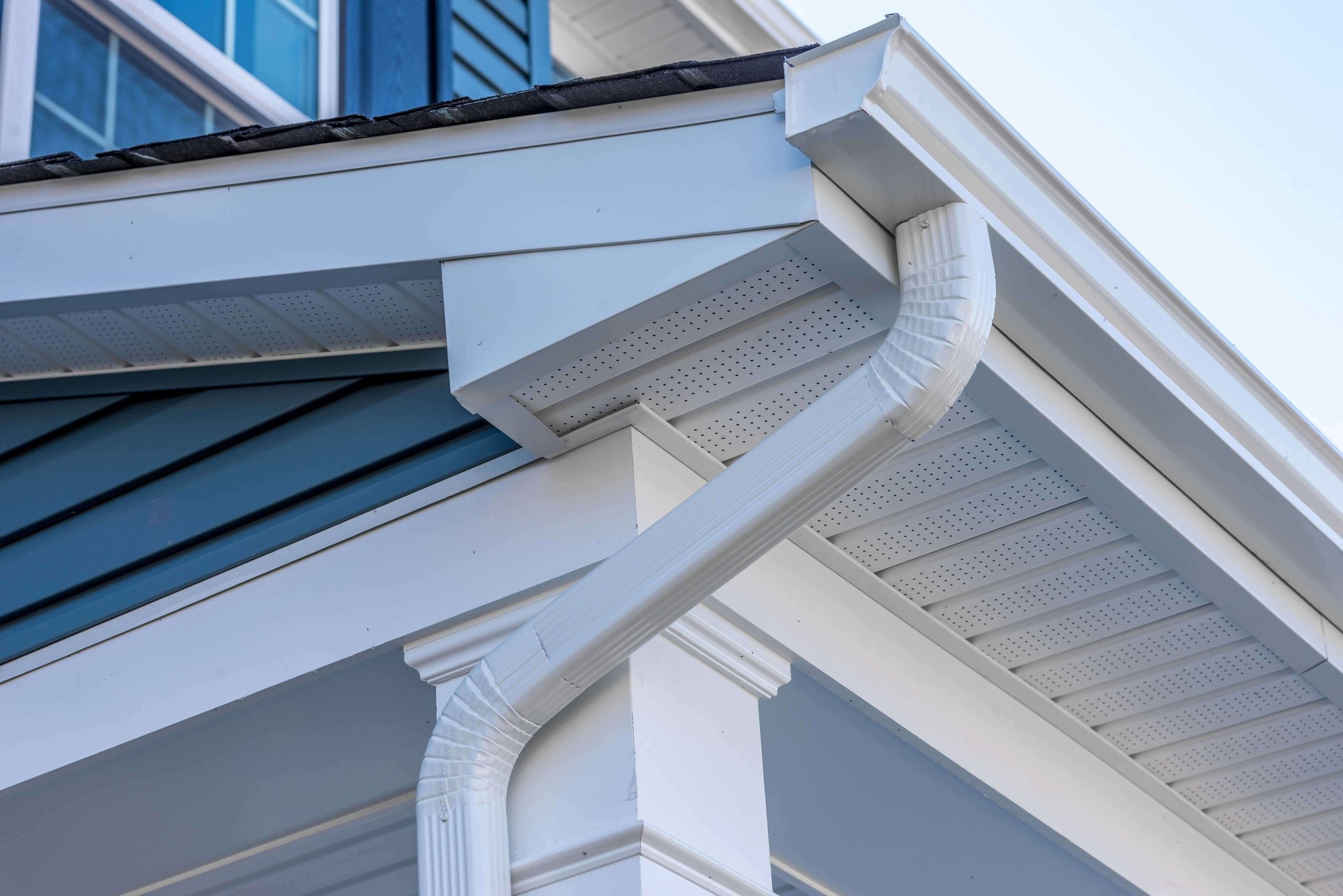 Low-maintenance vinyl gutters for rainwater management in Syracuse
